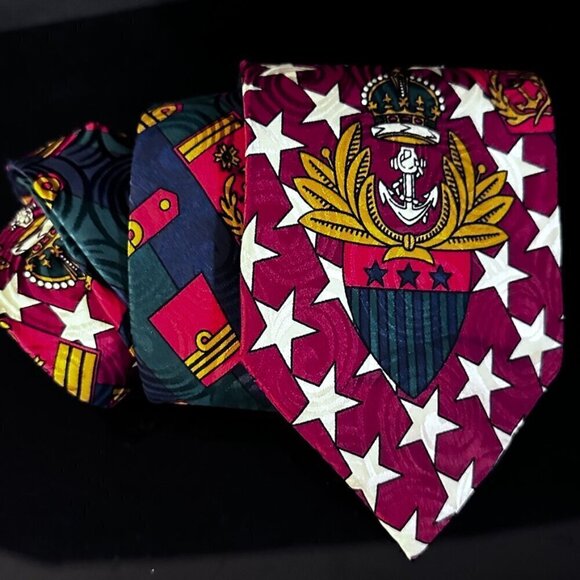 Dolce & Gabbana Tie Extraordinary Peek a Boo Pin Up Girl Medallion Shield Silk - Picture 3 of 6